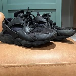 Nike Air Huarache boys size 7.5